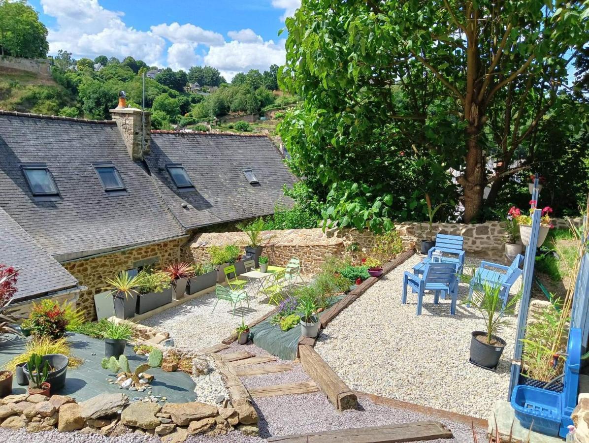 Chambre D'Hote Familiale De La Maison Bleue Lanvallay Eksteriør bilde