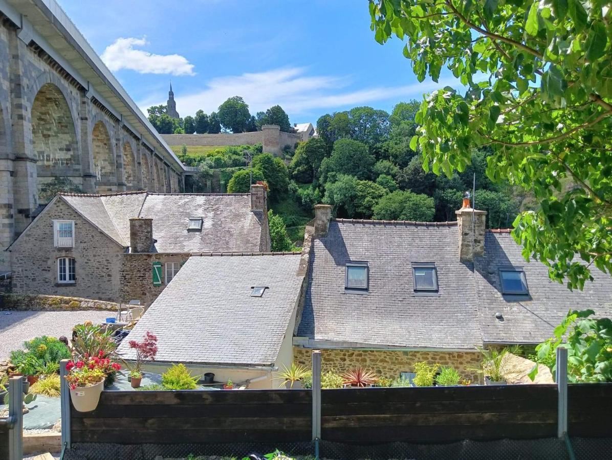 Chambre D'Hote Familiale De La Maison Bleue Lanvallay Eksteriør bilde