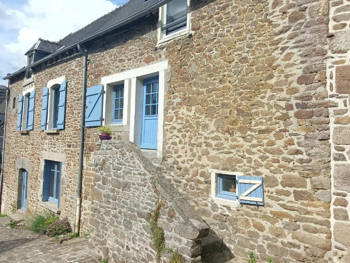 Chambre D'Hote Familiale De La Maison Bleue Lanvallay Eksteriør bilde
