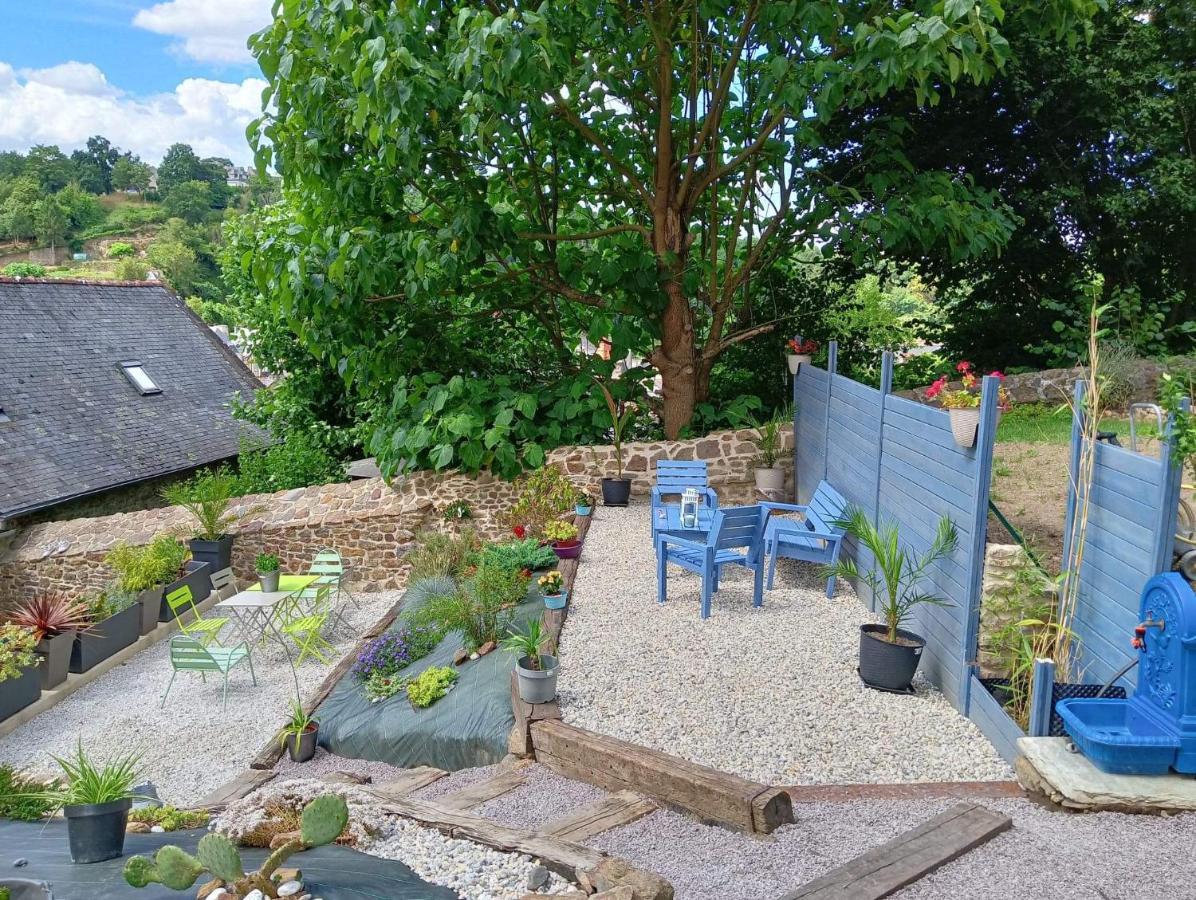 Chambre D'Hote Familiale De La Maison Bleue Lanvallay Eksteriør bilde