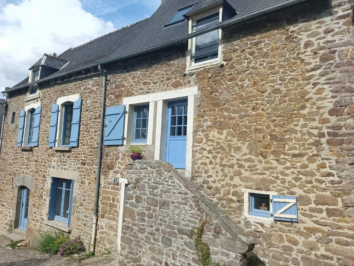 Chambre D'Hote Familiale De La Maison Bleue Lanvallay Eksteriør bilde