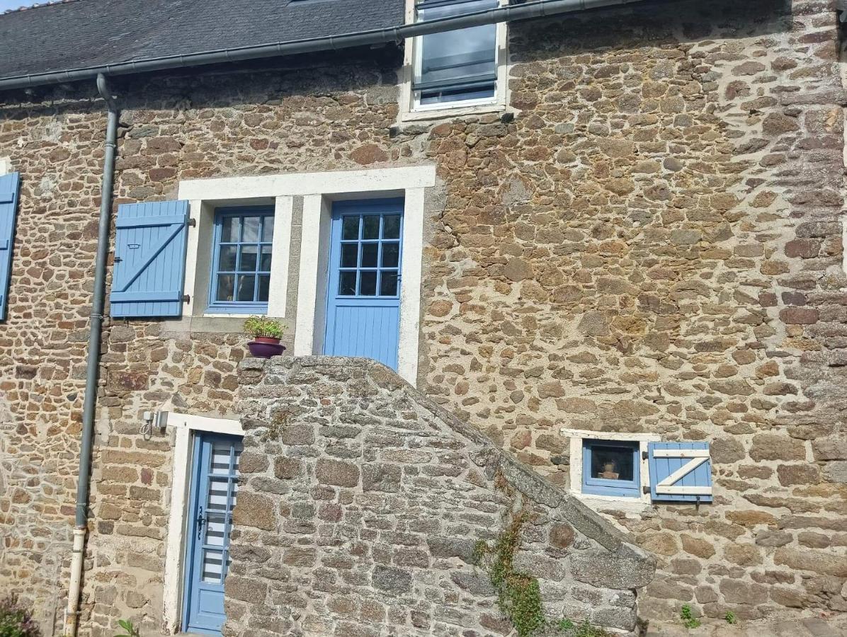 Chambre D'Hote Familiale De La Maison Bleue Lanvallay Eksteriør bilde