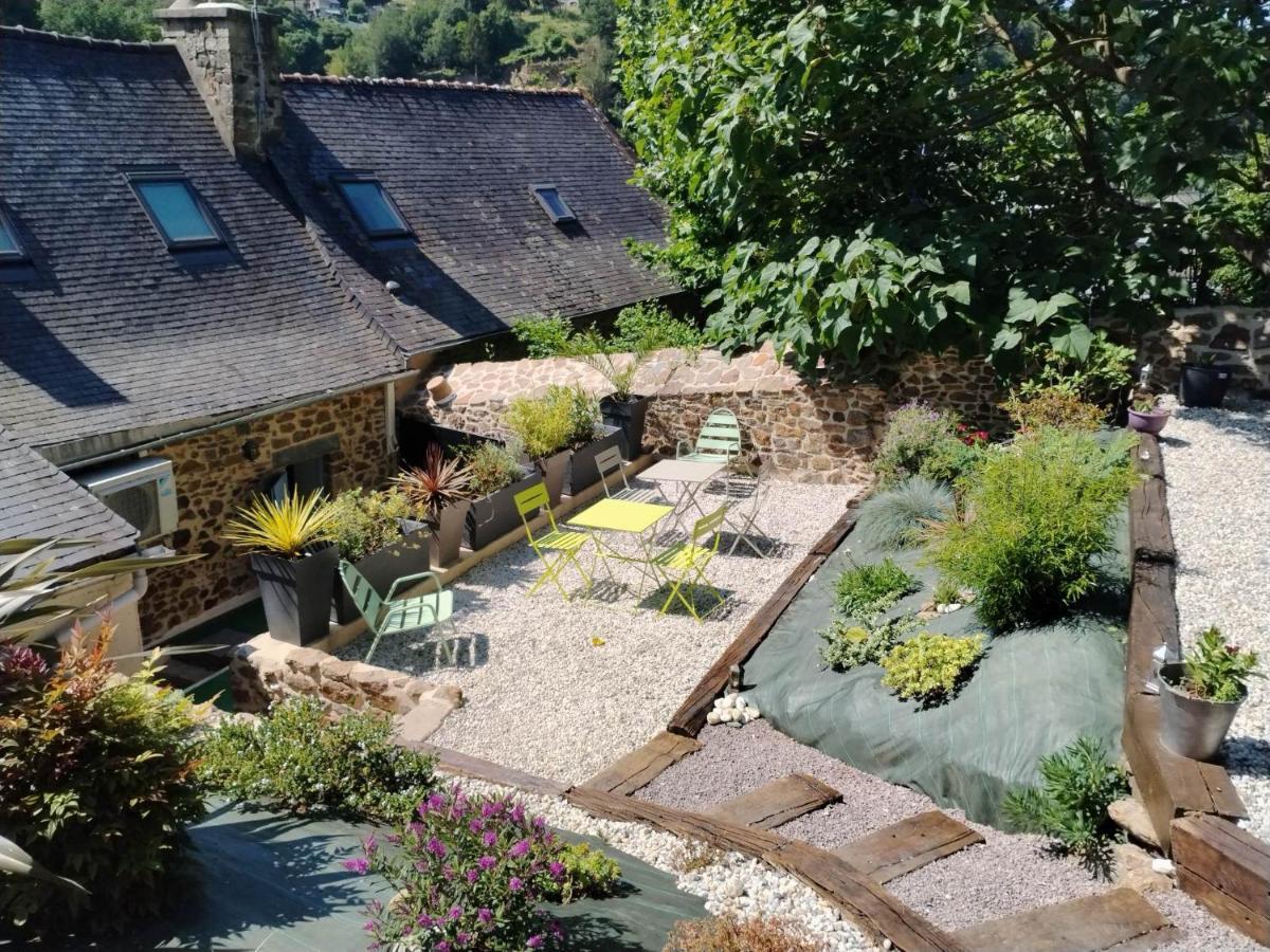 Chambre D'Hote Familiale De La Maison Bleue Lanvallay Eksteriør bilde