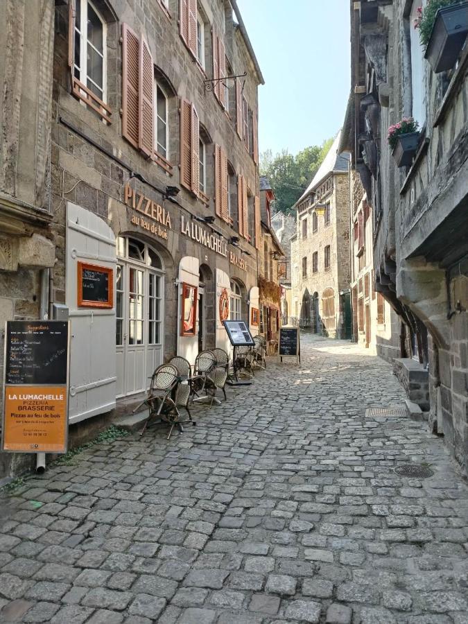 Chambre D'Hote Familiale De La Maison Bleue Lanvallay Eksteriør bilde