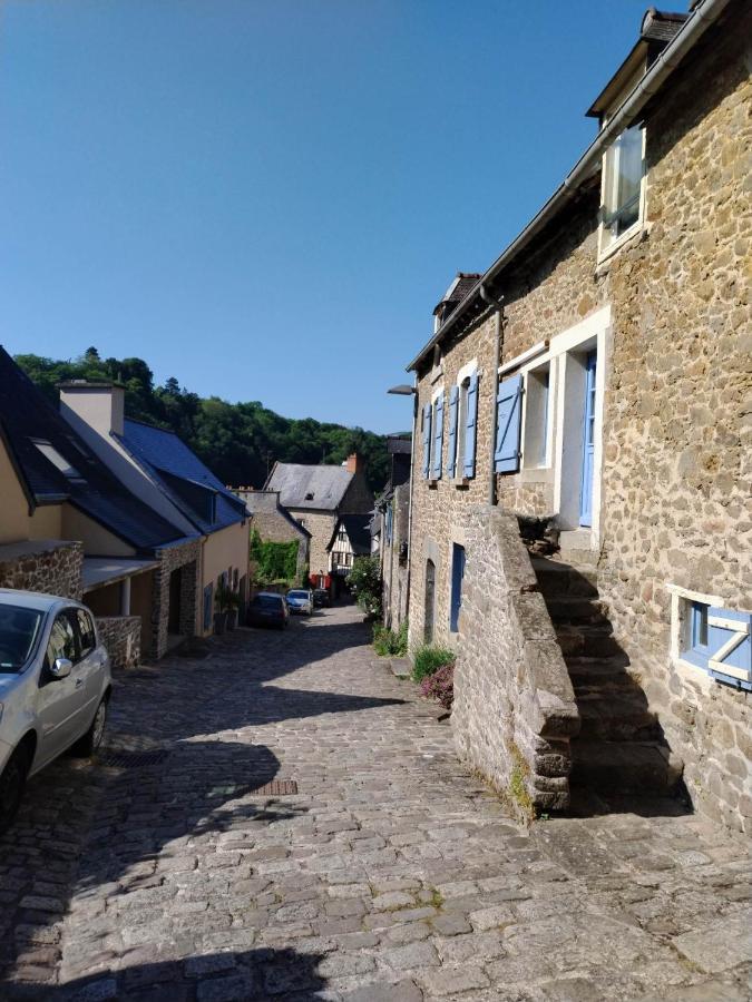 Chambre D'Hote Familiale De La Maison Bleue Lanvallay Eksteriør bilde