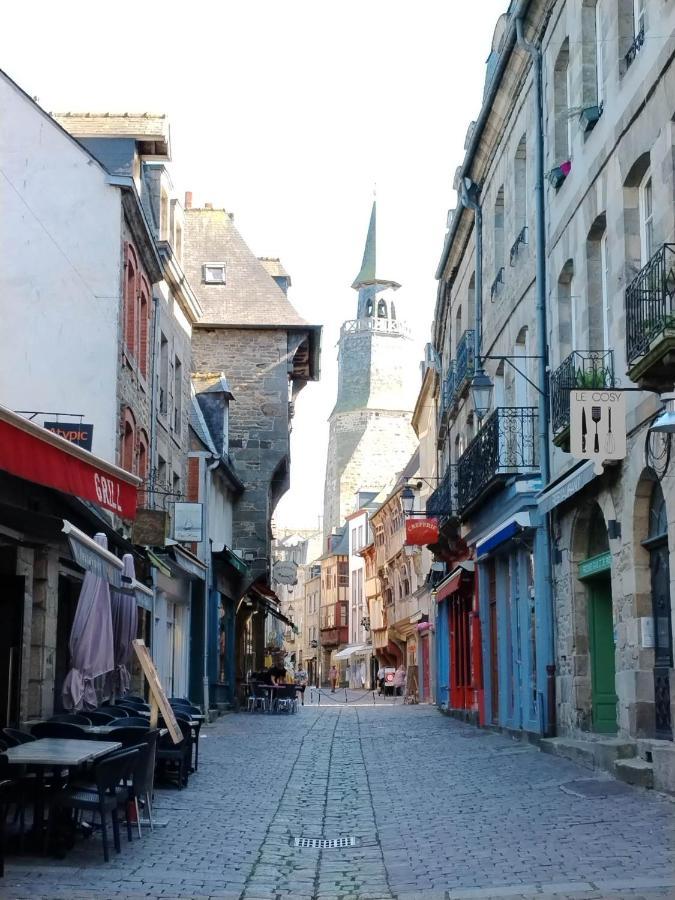 Chambre D'Hote Familiale De La Maison Bleue Lanvallay Eksteriør bilde