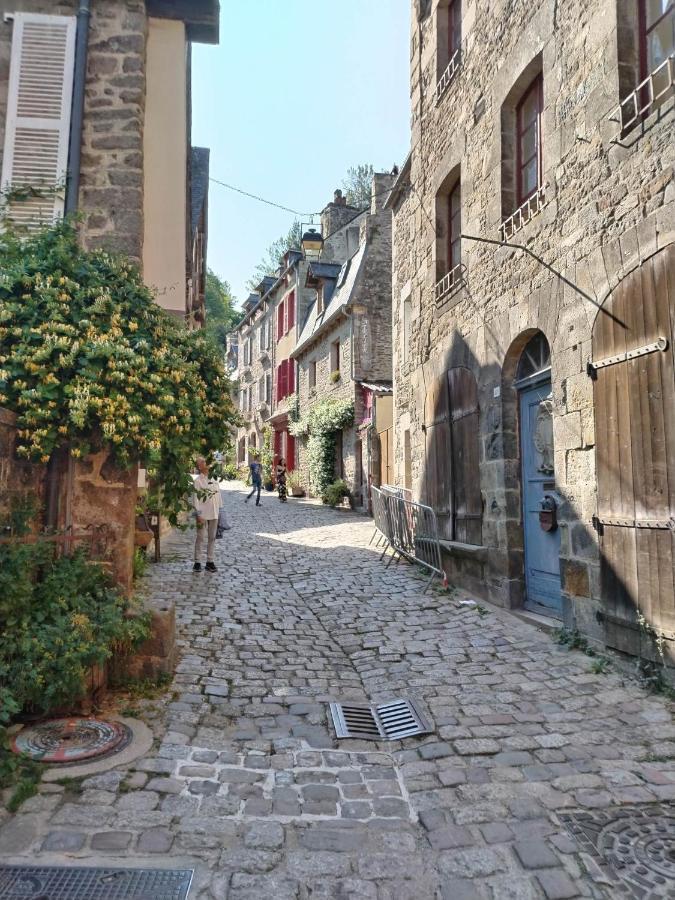 Chambre D'Hote Familiale De La Maison Bleue Lanvallay Eksteriør bilde