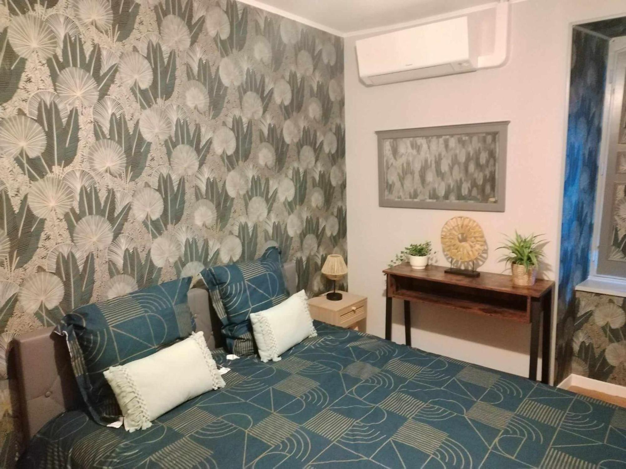 Chambre D'Hote Familiale De La Maison Bleue Lanvallay Eksteriør bilde